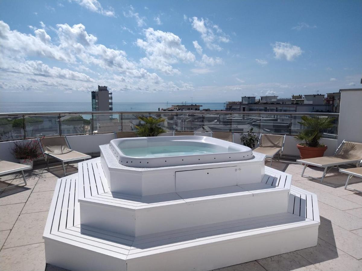 Hotel Centrale Lido di Jesolo Exterior foto